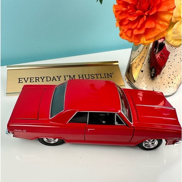 1965 Chevy Malibu SS, Red - Maisto 31258 - 1/24 Scale Diecast Model Toy Car - Picture 3 of 14